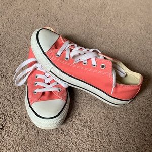 Pink Converse women’s 7